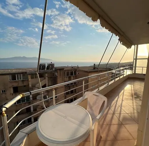 Deep Blue Apts 6/6 *